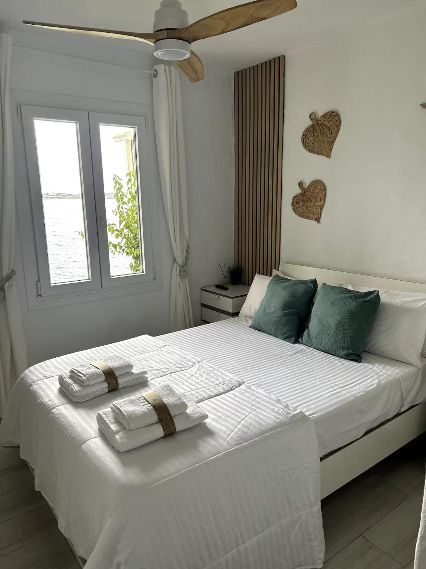 Miravent Terraza Y Jardin Frente Al Mar Menorca Apartamento Fornells  Exterior foto